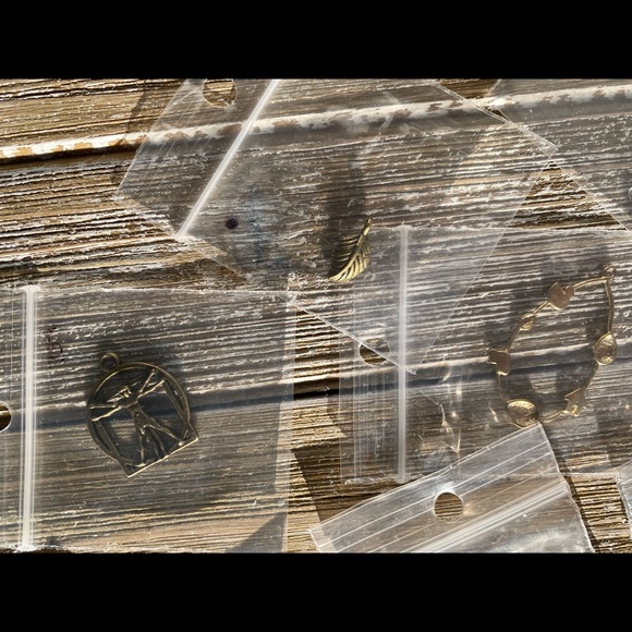 Mixed Charms, Clasps and Beads Findings - Picture 5 of 9